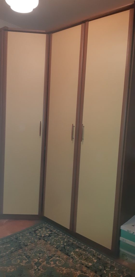 Шкаф угловой для одежды