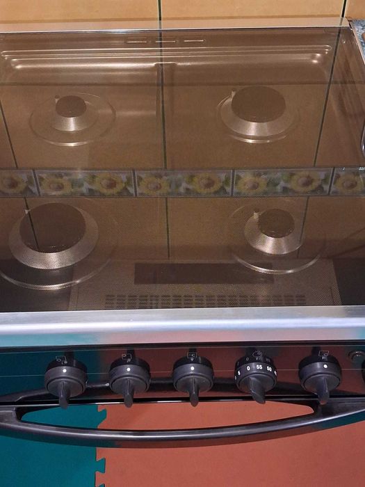 Aragaz Whirlpool 60x60x85 pe gaz cu grătar electric