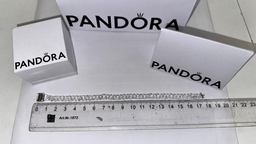 Brățară Pandora cu lanț cubanez cu elemente în stil pavé
Argint 925
81
