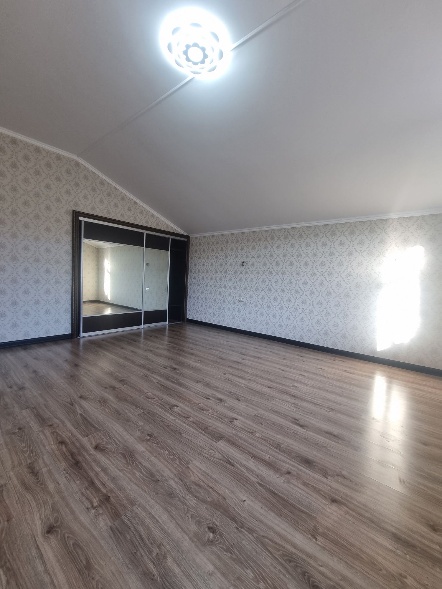 Продам 4-х комнатный дом 279,6м² в п. Куленовка 2015гп, участок 10 сот