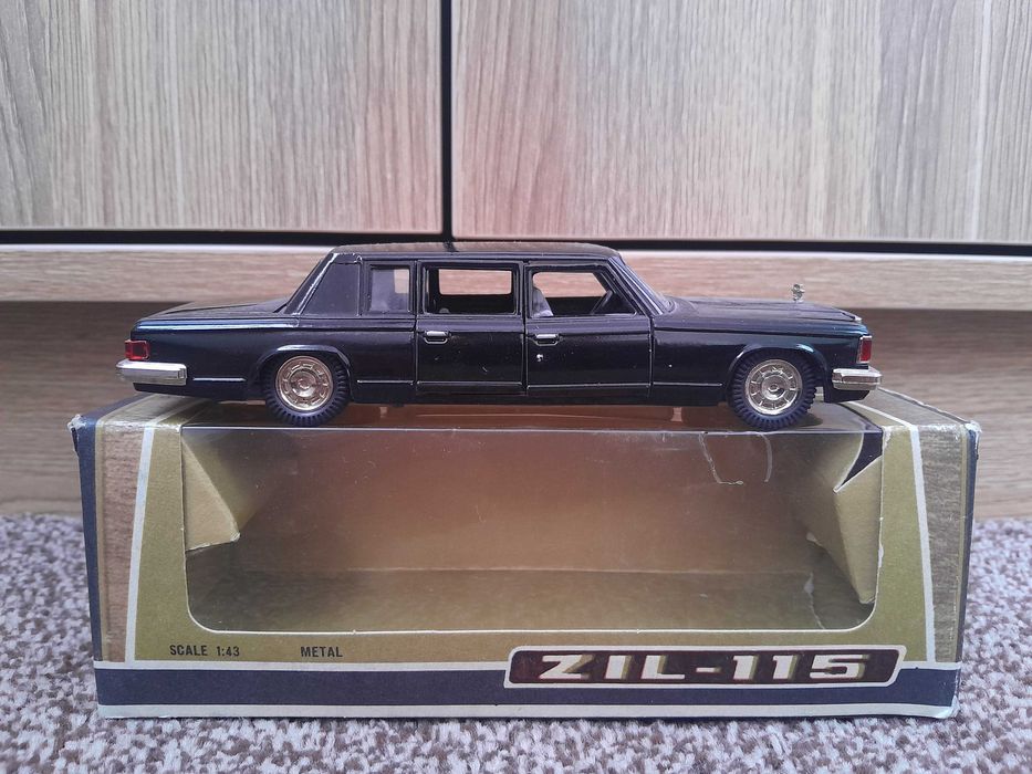 Модель ЗИЛ 115 лимузин 1995год Россия