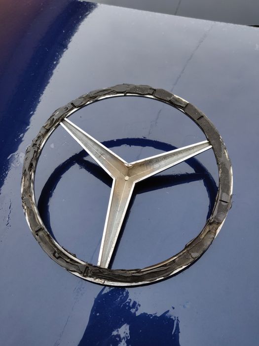 Emblemă mercedes