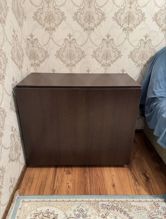 Продается стол книжка