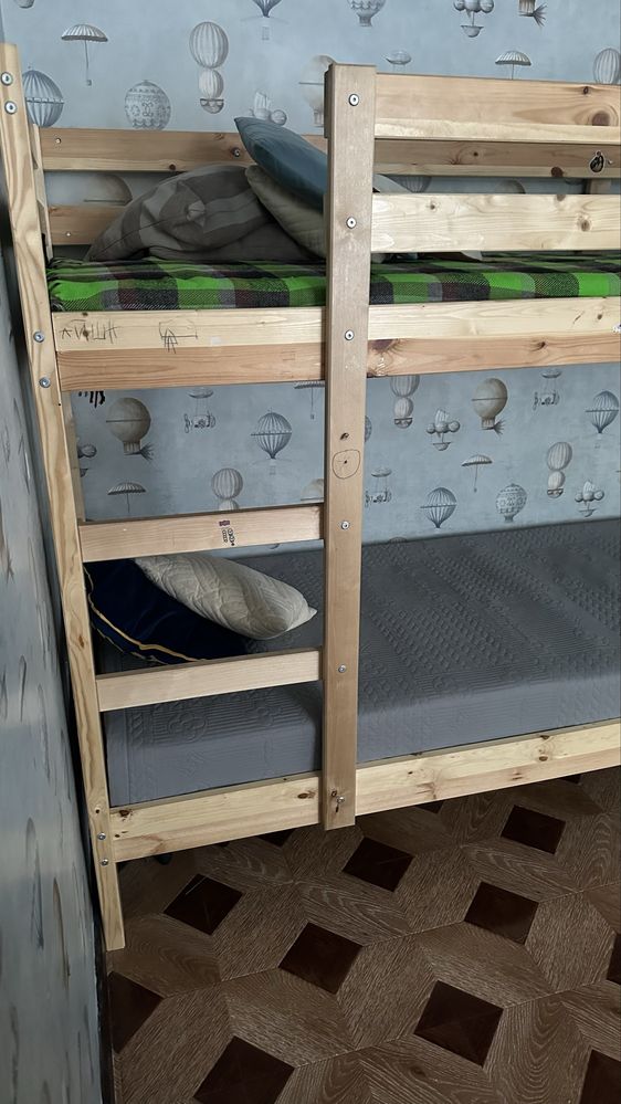 Продам двухэтажную кровать
