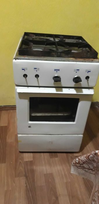 Газовая плита четырёх конфорки