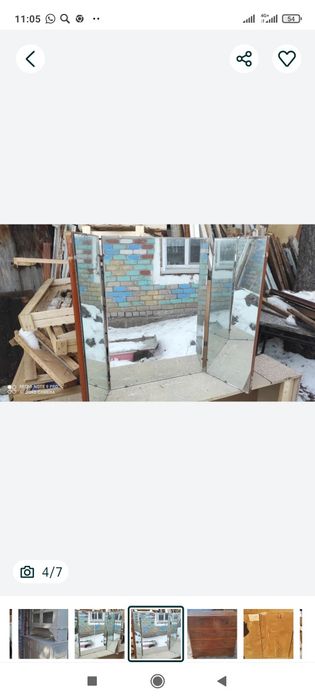 Шкафы, комод старые и стул.