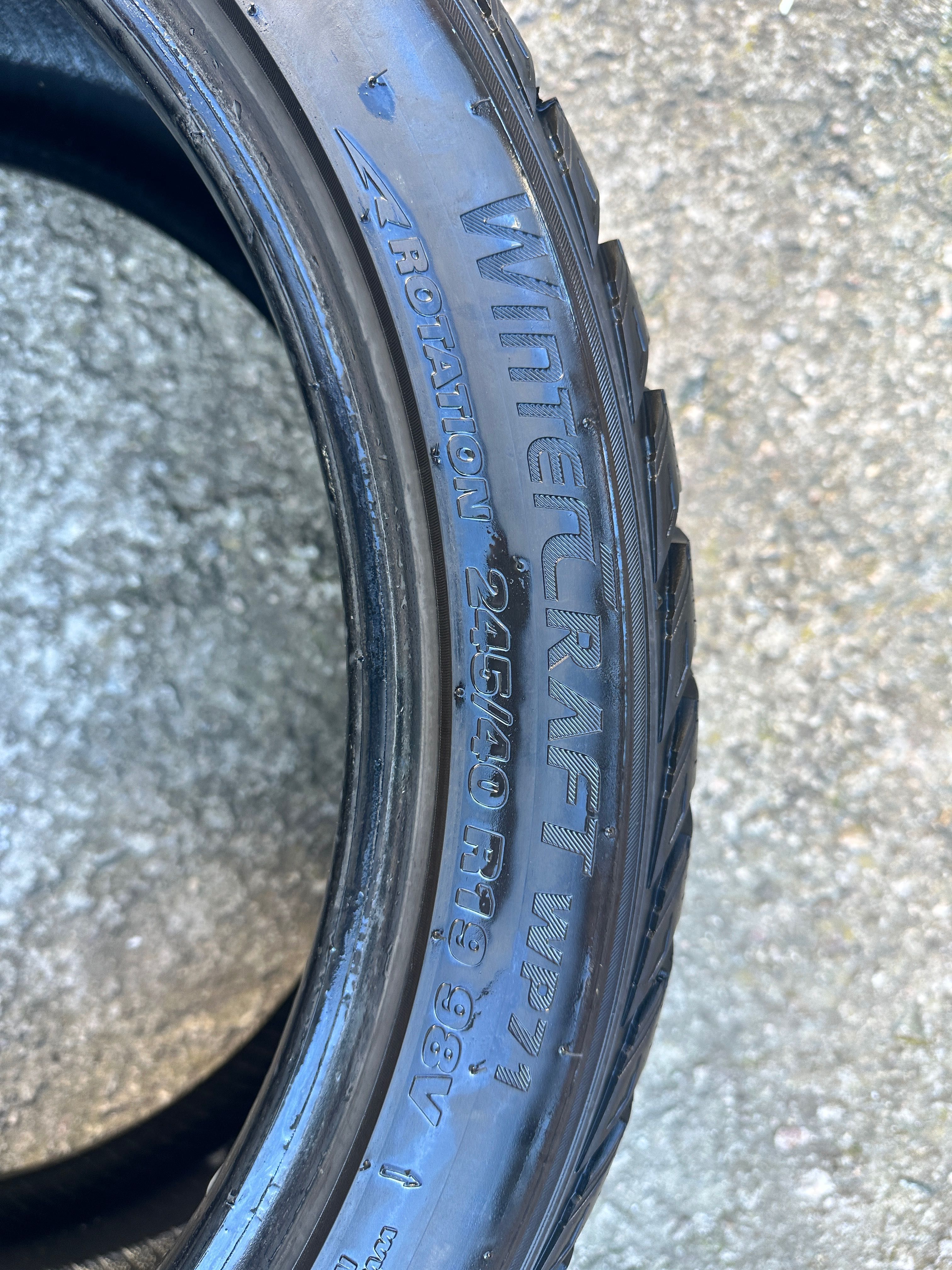 4броя - Kumho WinterCraft WP71 245/40 R19 98V