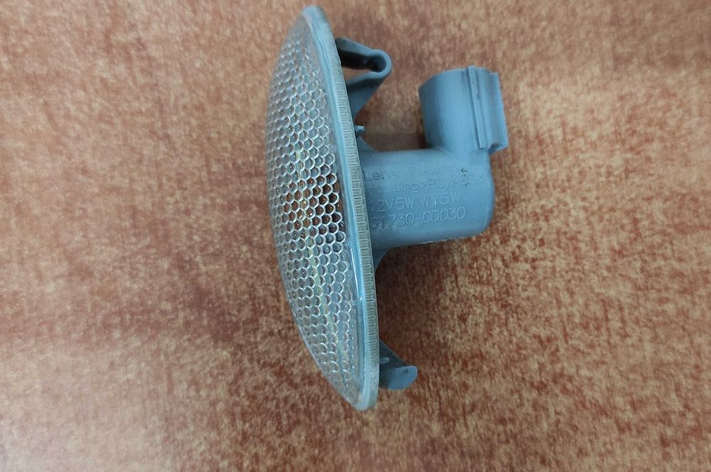 Ляв страничен мигач за Тойота  Ярис 1999-2005 г.