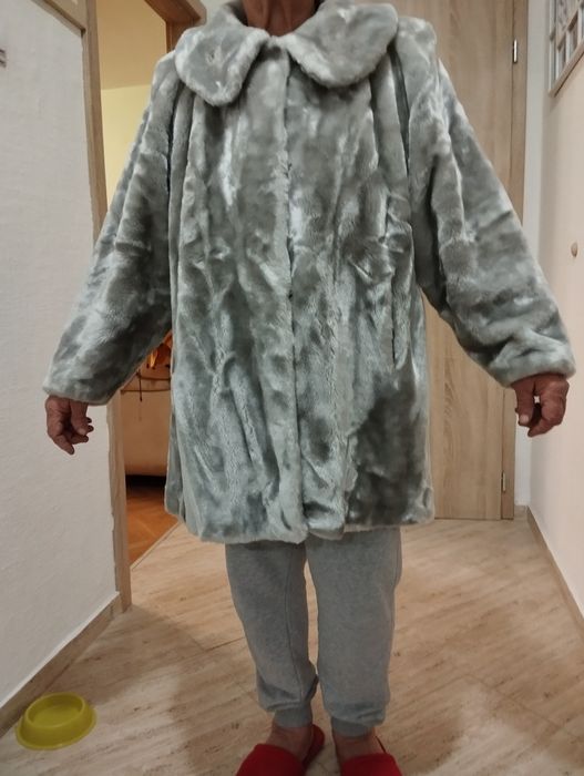 Продавам палто от еко кожа