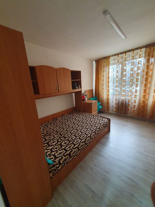 Închiriez cameră camin (Garsonieră)