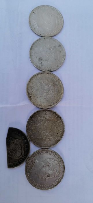 vand  monede  romanesti de  argint  600  lei