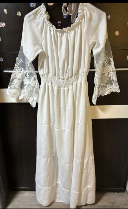 Rochie cununie purtata doar cateva ore. Este dintr-un material usor