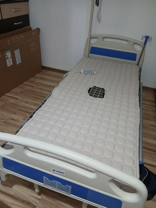Vând pat persoane cu dizabilități electric