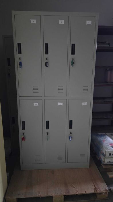 Метален шкаф за работно облекло