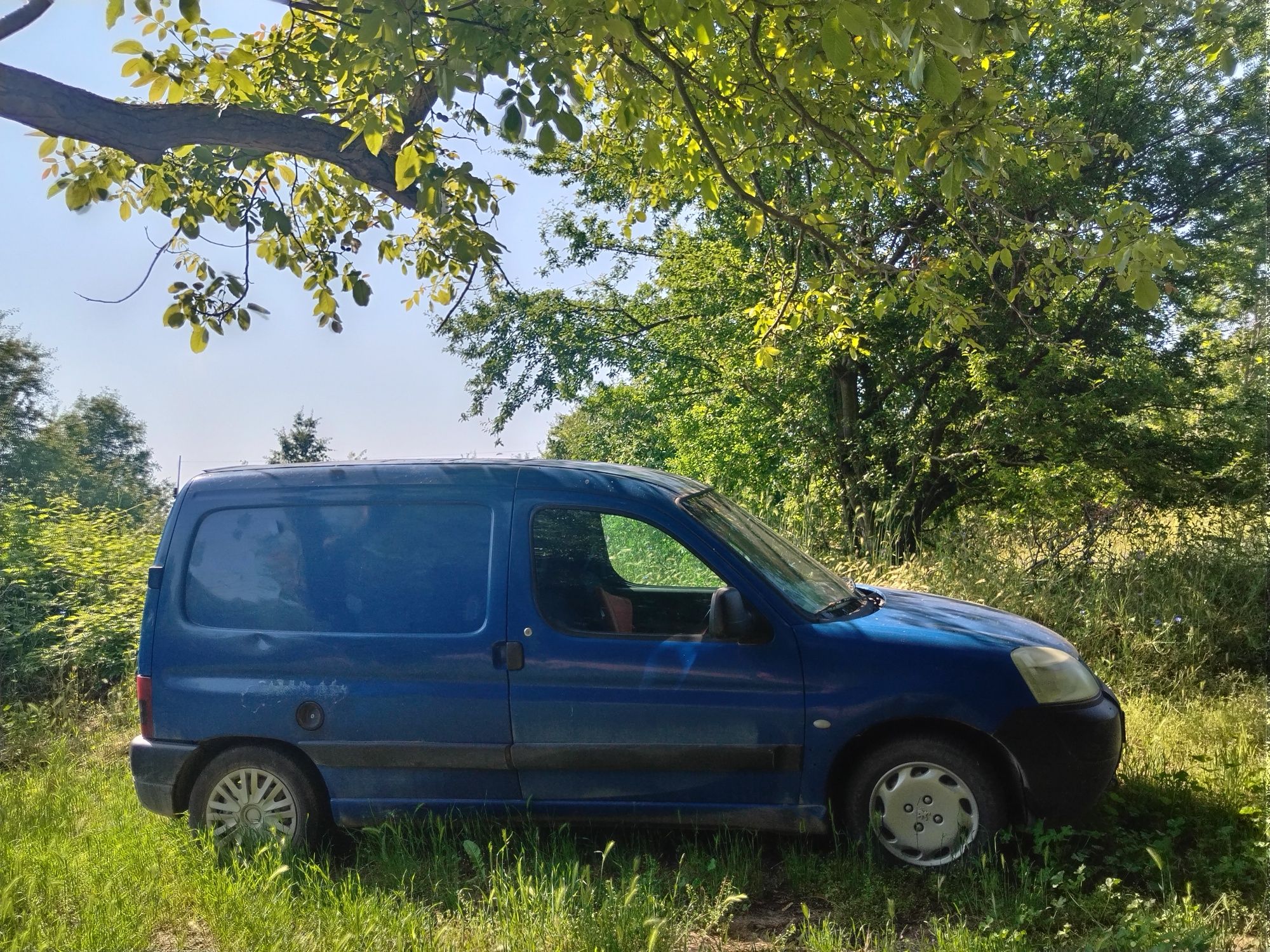 Продавам Пежо Партнер