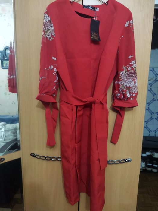 Продам платье новое лето.