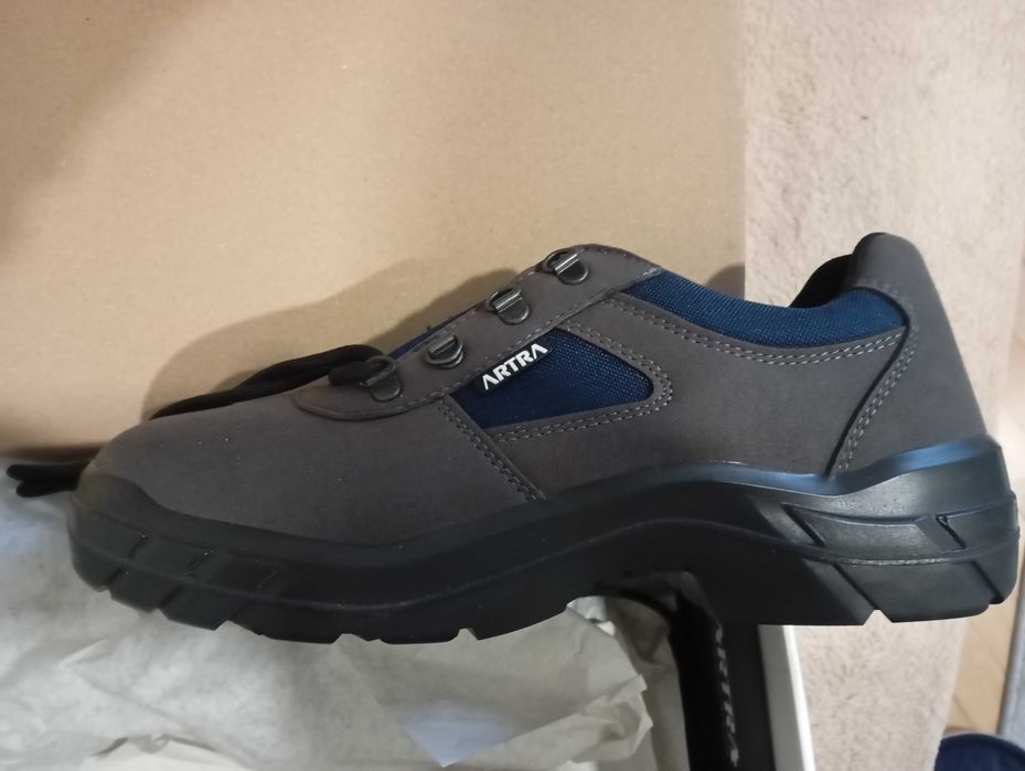 Продавам обувки Artra