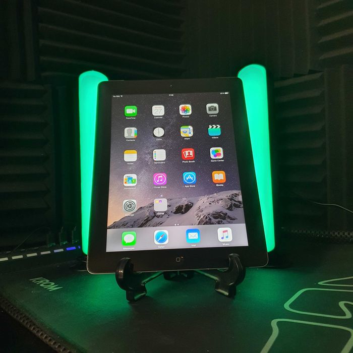 Apple iPad 3GS 16GB – Wi-Fi + SIM – Jailbreak & Cydia – Negru + cablu