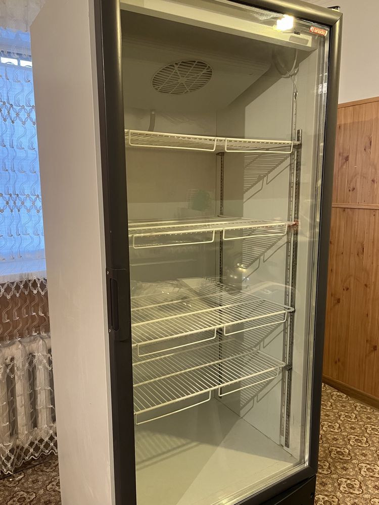Холодильный шкаф Ариадна