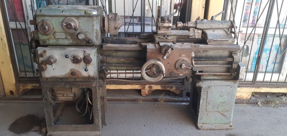 Токарный станок 1М61