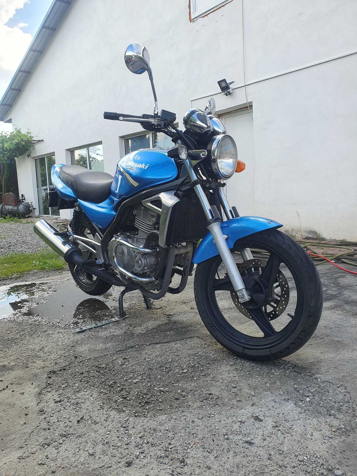 Motocicleta kawaski ER5