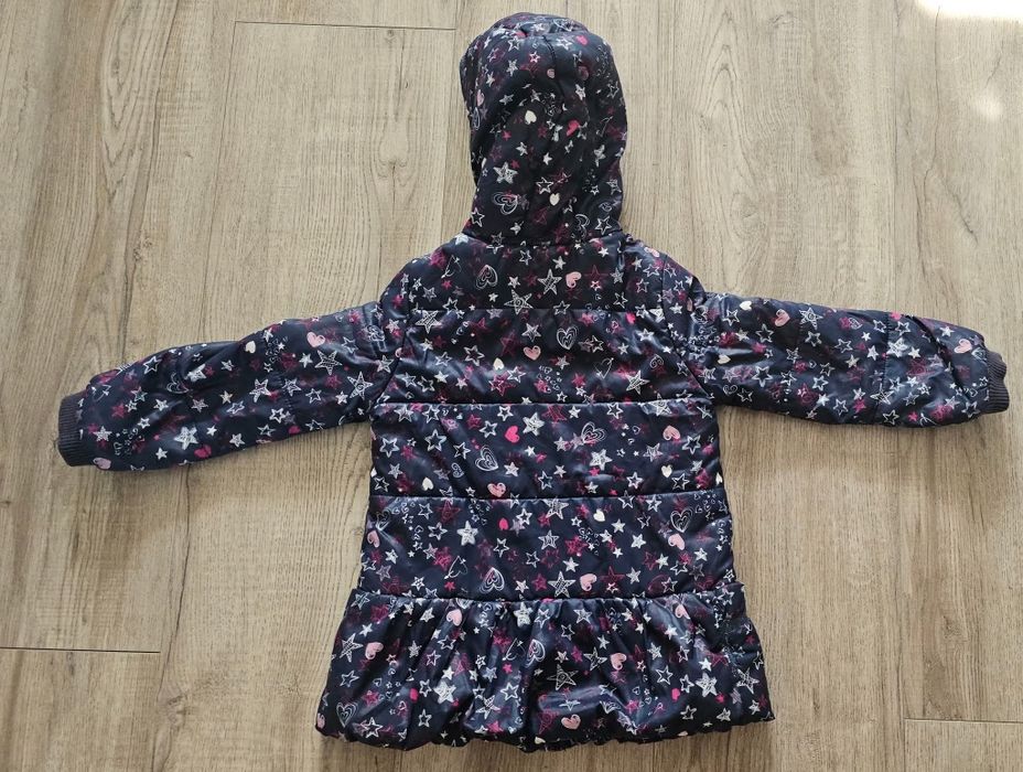 Яке с качулка,размер 4-5г.
Цена 15лв.
Цена 15л