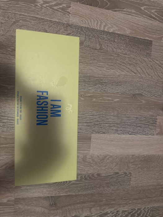 Преса за коса с кутия и документи