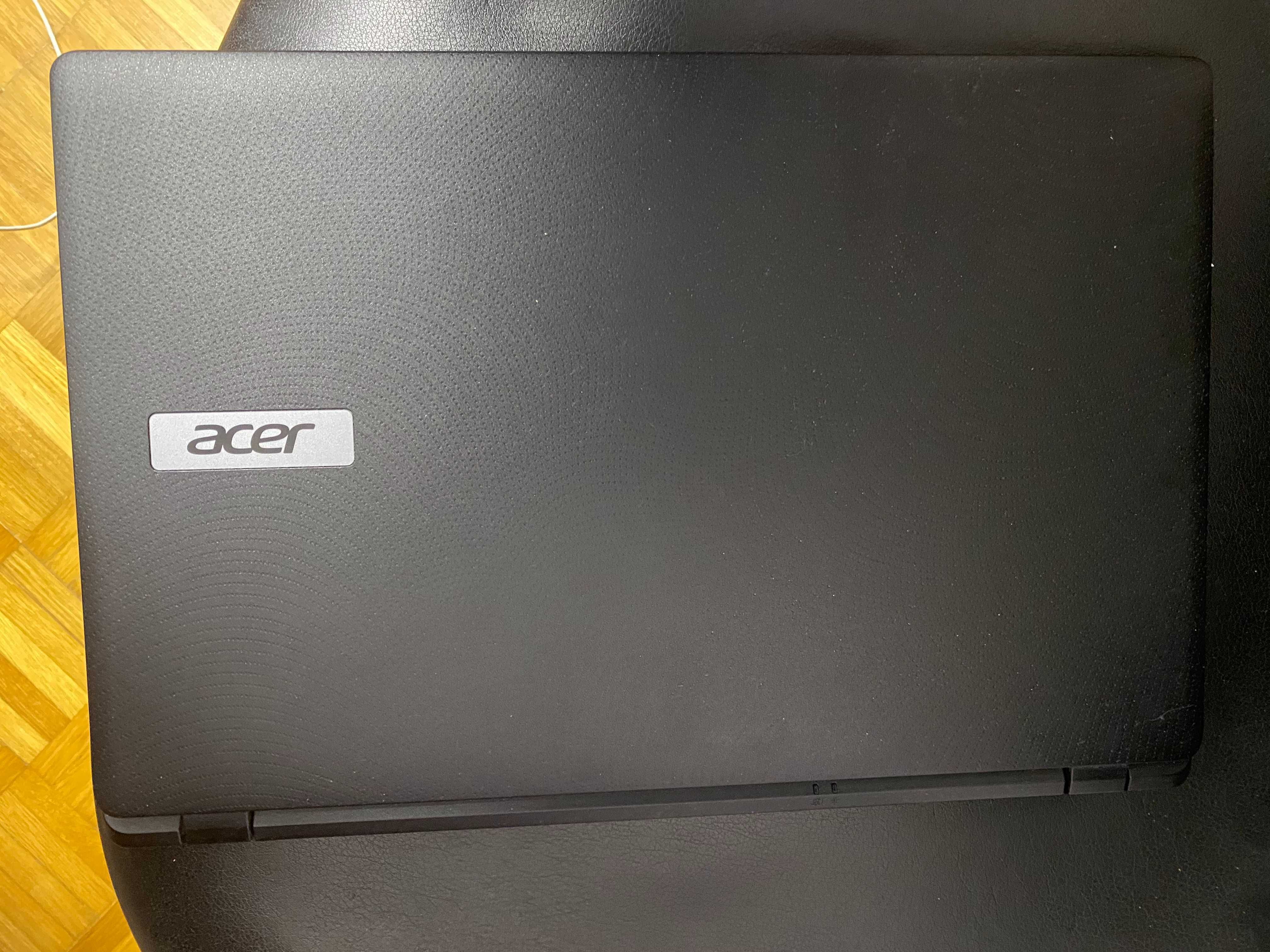 Laptop Acer Aspire ES1-512-C99N