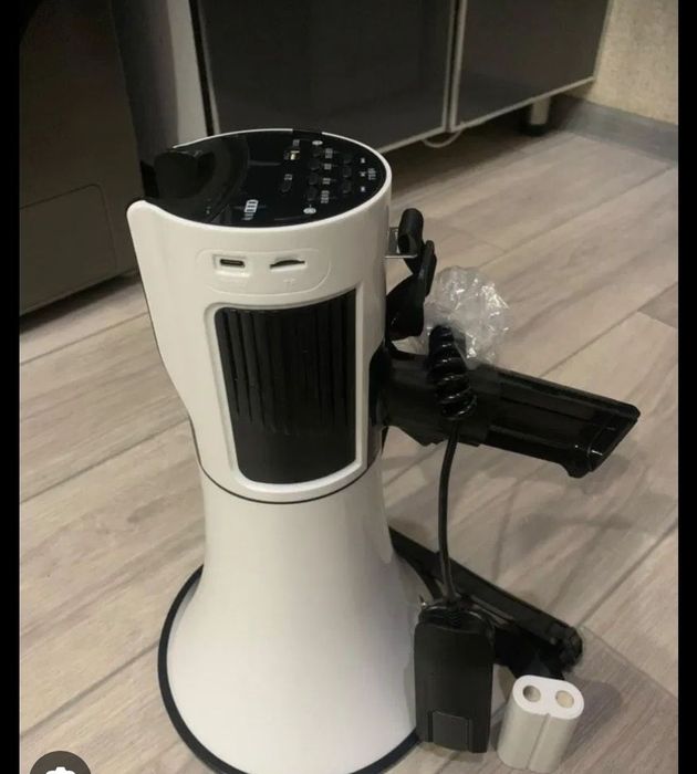 Рупор - Мегафон ( ручной рупор ) блютуз есть