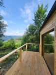 Cabana si teren -priveliste de vis lac si masivul Ceahlau-Bicaz, Neamt
