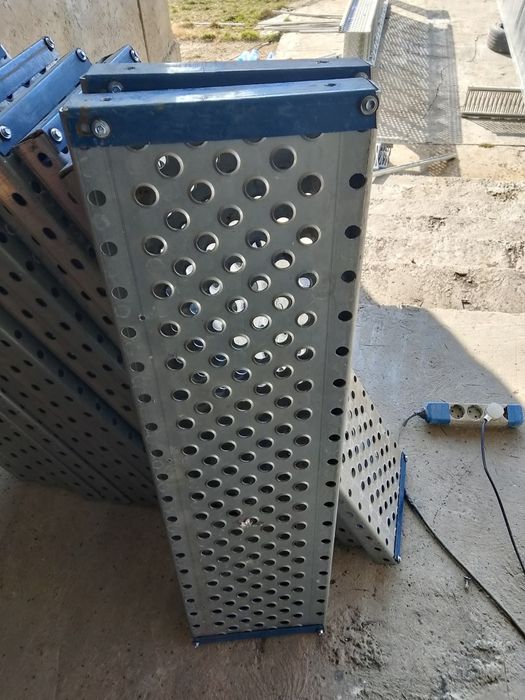 Vand treapta zincate metalice daca va intereseazs sunați la nr de tele