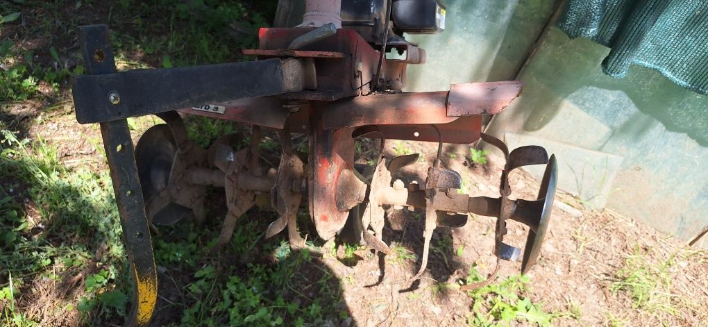Motosapa cu motor Briggs ,& Stratton 3.5 CP