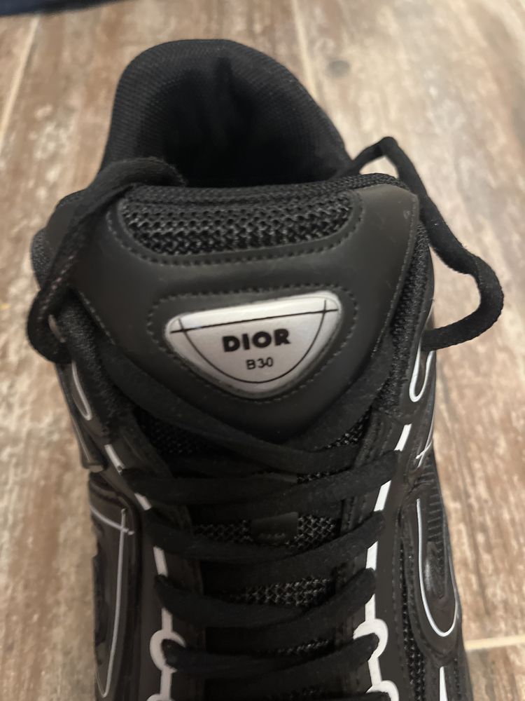 Пбувки Dior b30.
