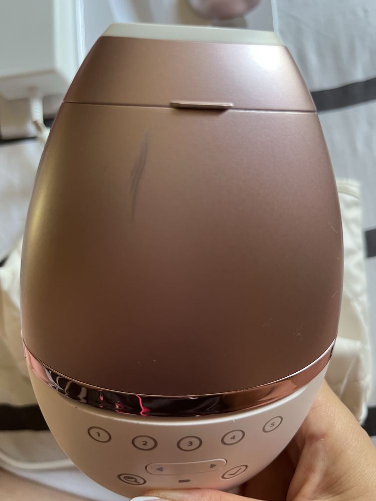Епилатор Filips Lumea 9000 BRI958