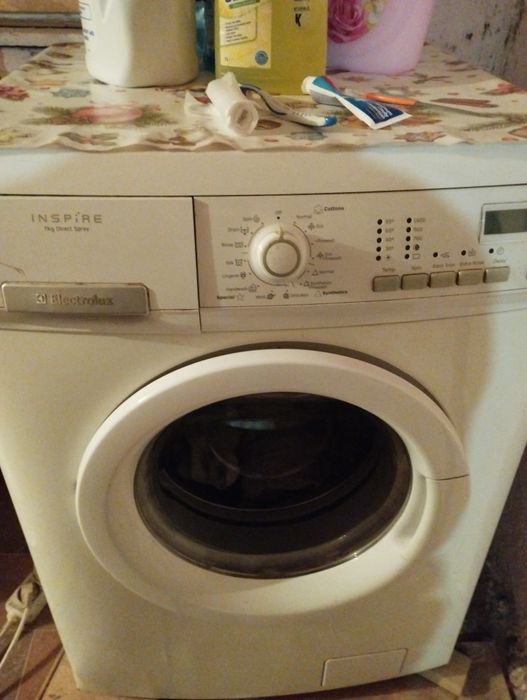 Vând Mașina De Spălat Electrolux 7kg este fara probleme mașina