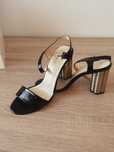 Sanda neagra eleganta