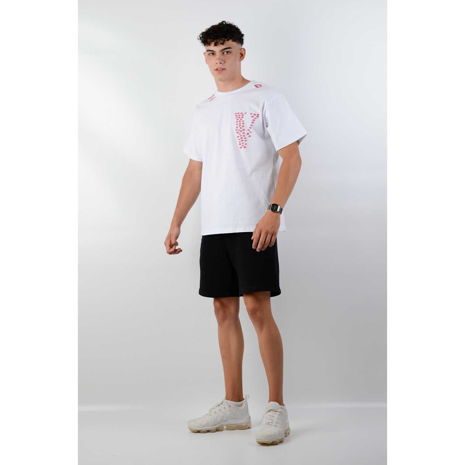 V-lone kisses t-shirt