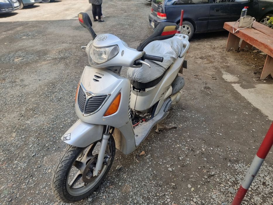 Scuter honda 150 cm3 , sau Schimb cu scuter mic de 49 sau de 50 cm3