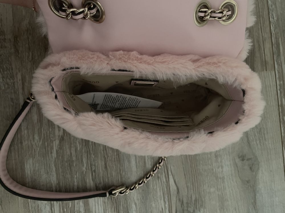 Пухена чанта GUESS Katine