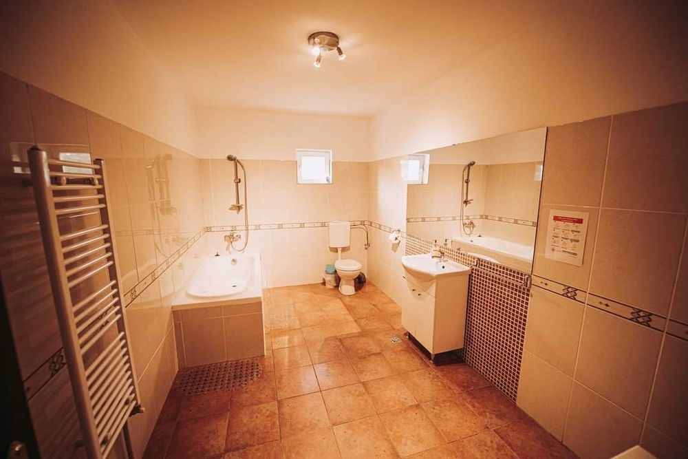 Pensiune 7 camere, teren 500 m2