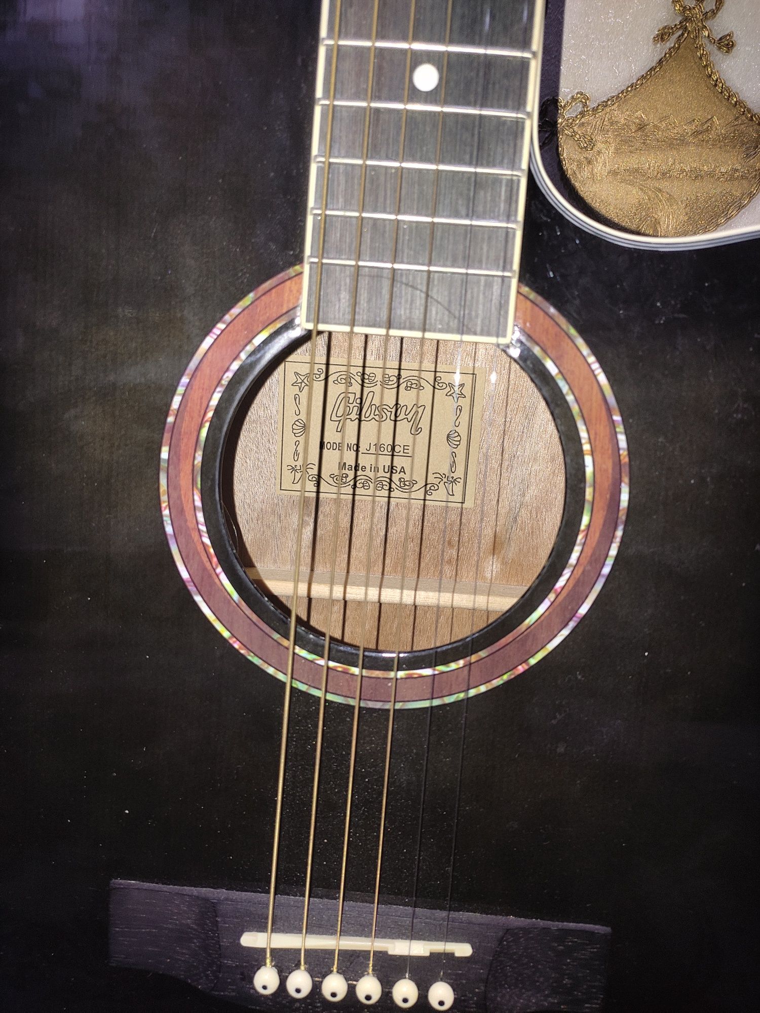 Gitara sotiladi!