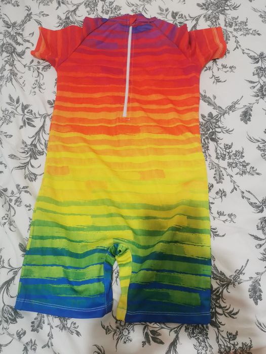 Costum plaja baie înot protecție UV copii 6-7 ani in stare foarte buna