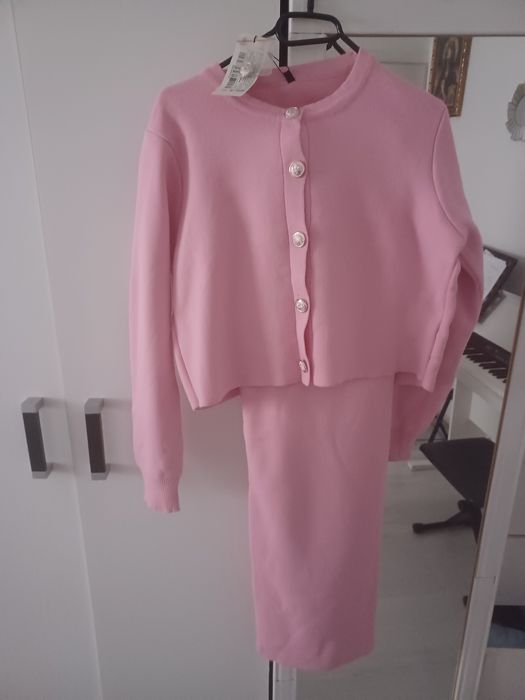 Vând  compleu pentru  doamne sau domnișoare