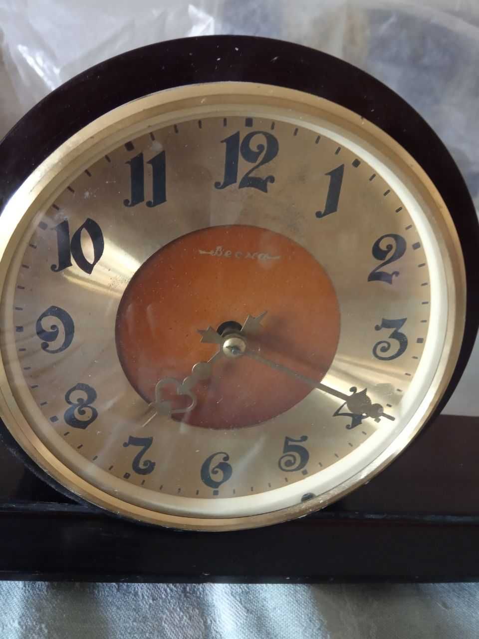 Продаются старинные советские настольные часы