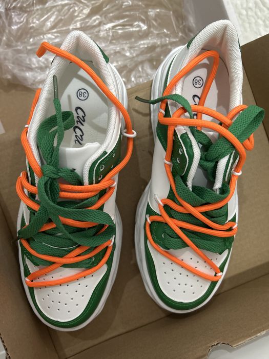 Adidasi noi marimea 38