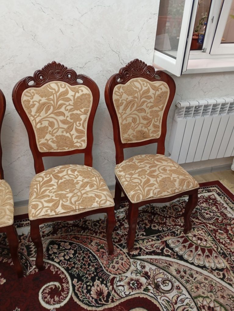 Продаю стулья 8 штук