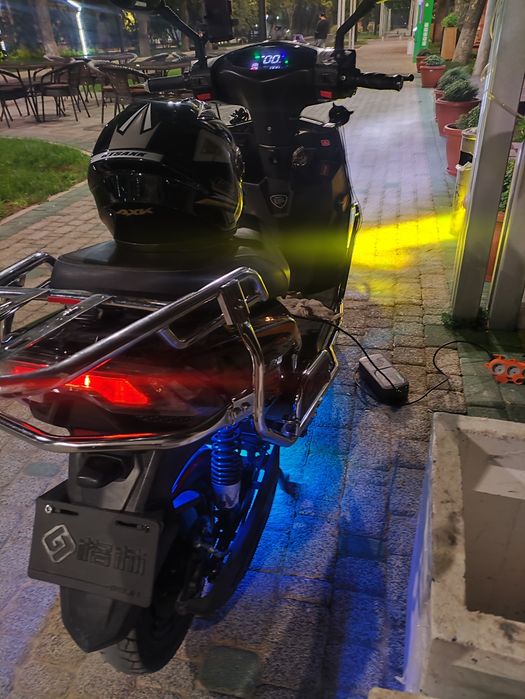Elektroniy Skuter sotiladi obmenham bor Benzili skuterlarga.