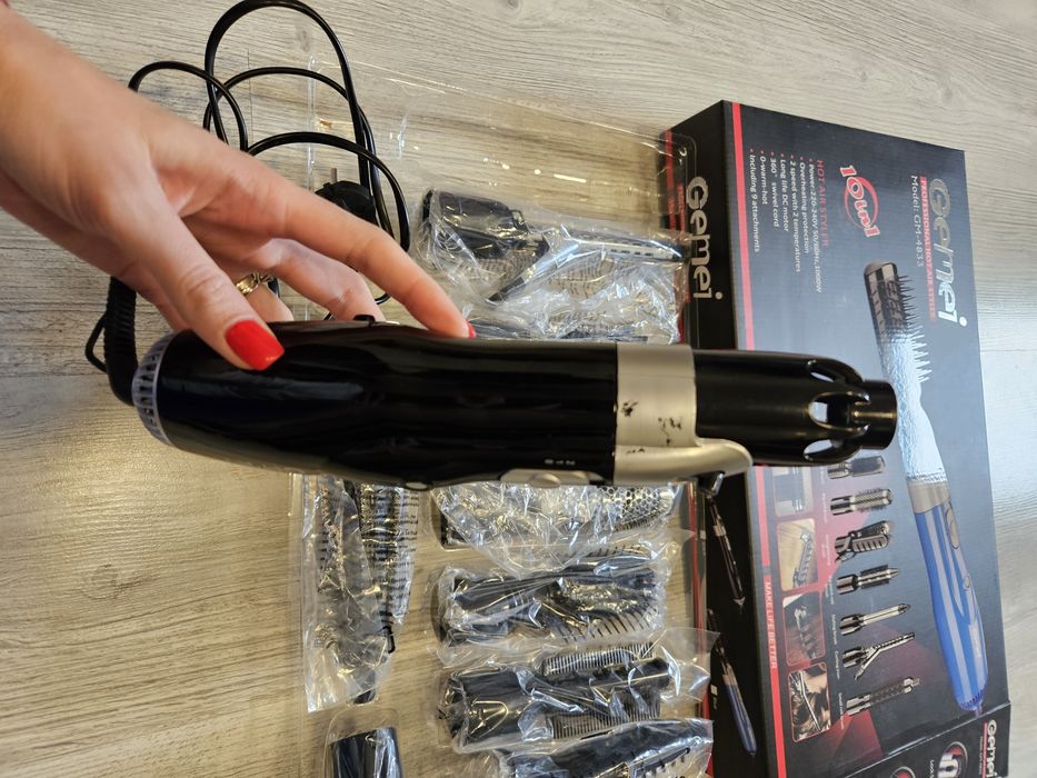 Perie electrica cu aer cald