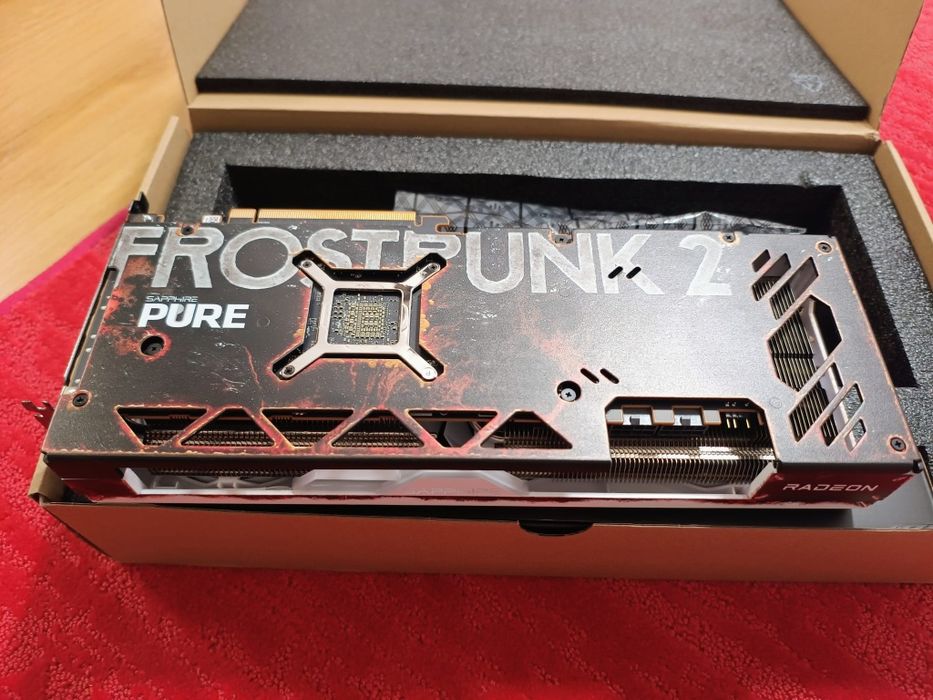 Vând RX 7700 XT 12gb DDR6 Sapphire Pure White FrostPunk