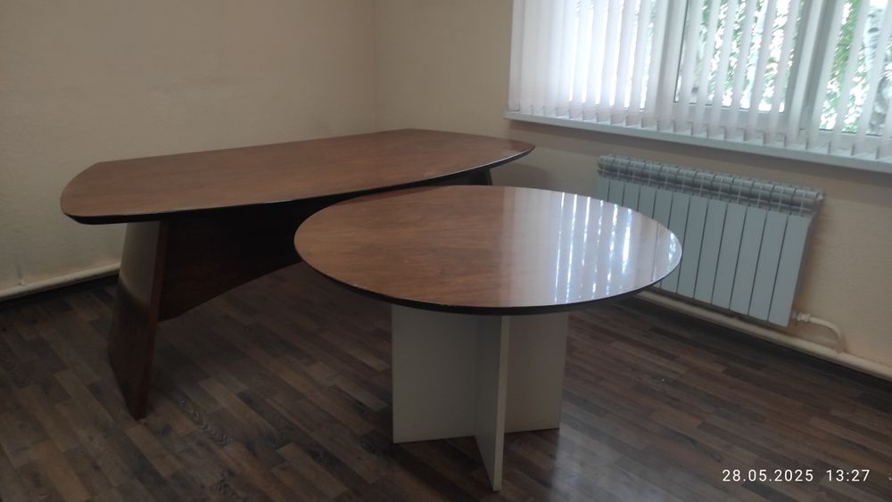 Комплект мебели для кабинета руководителя.